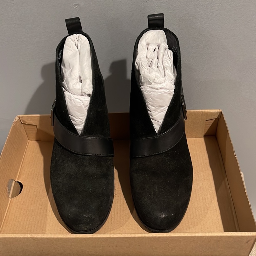 Ugg Boot Booties Open Front Slit Like New Sz 8 - image 4